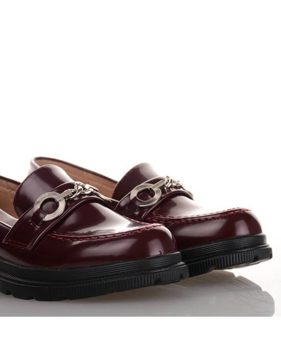 Μπορντό Chynky Loafers με ασημί αγκράφα Famous