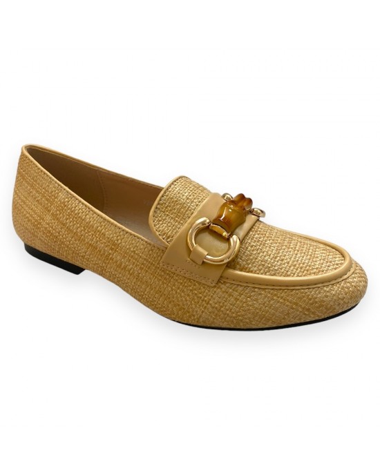 Γυναικεία loafers σε μπέζ χρώμα Famous